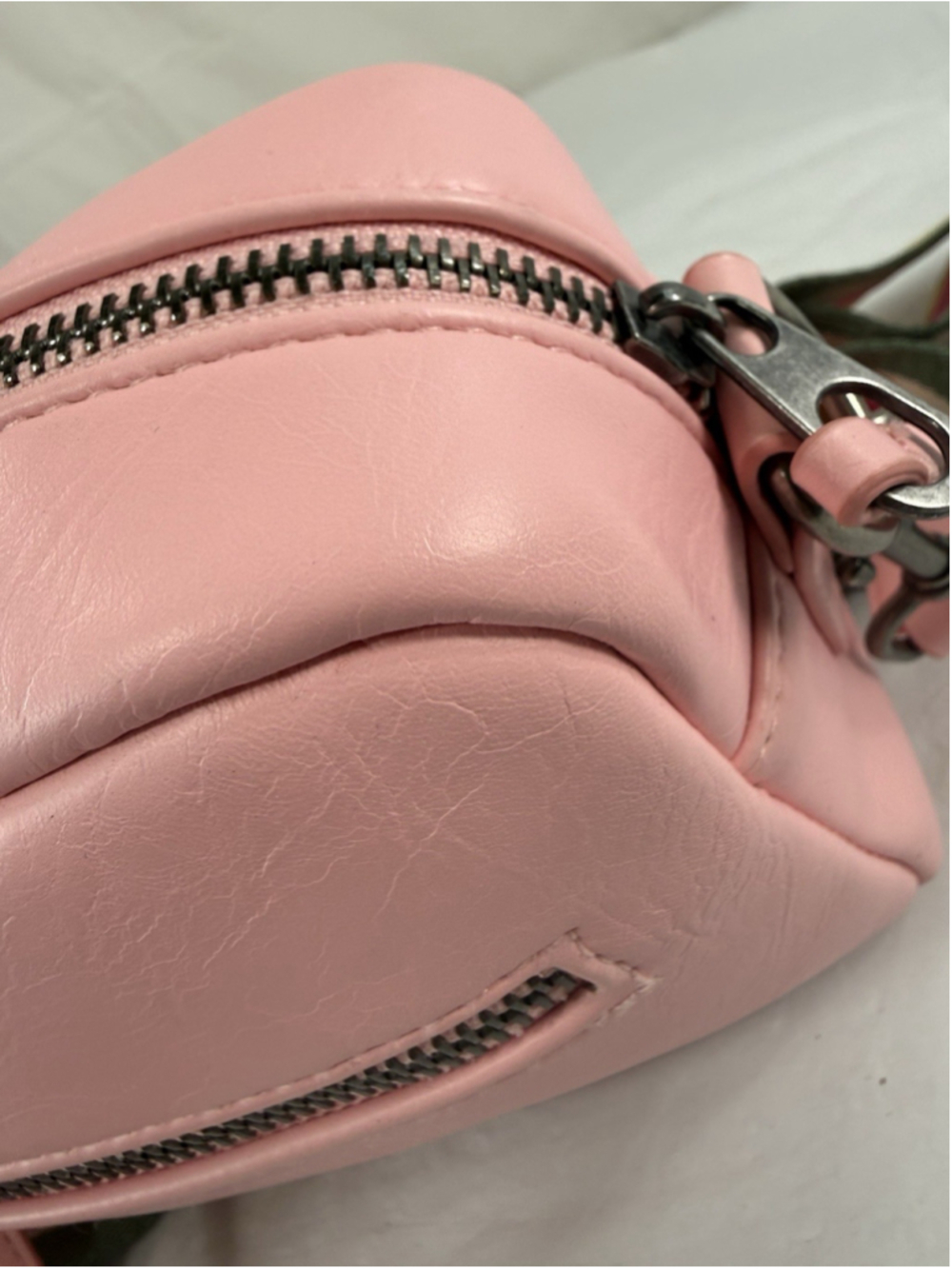 Universal Threads Camera bag Pink Crossbody with guitar Strap Multicolored new - Picture 16 of 16